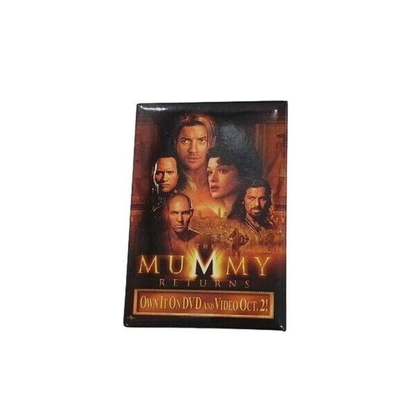 The Mummy Returns Movie Promo Button Pin 2001 DVD Release Video Store Worker - Picture 1 of 4